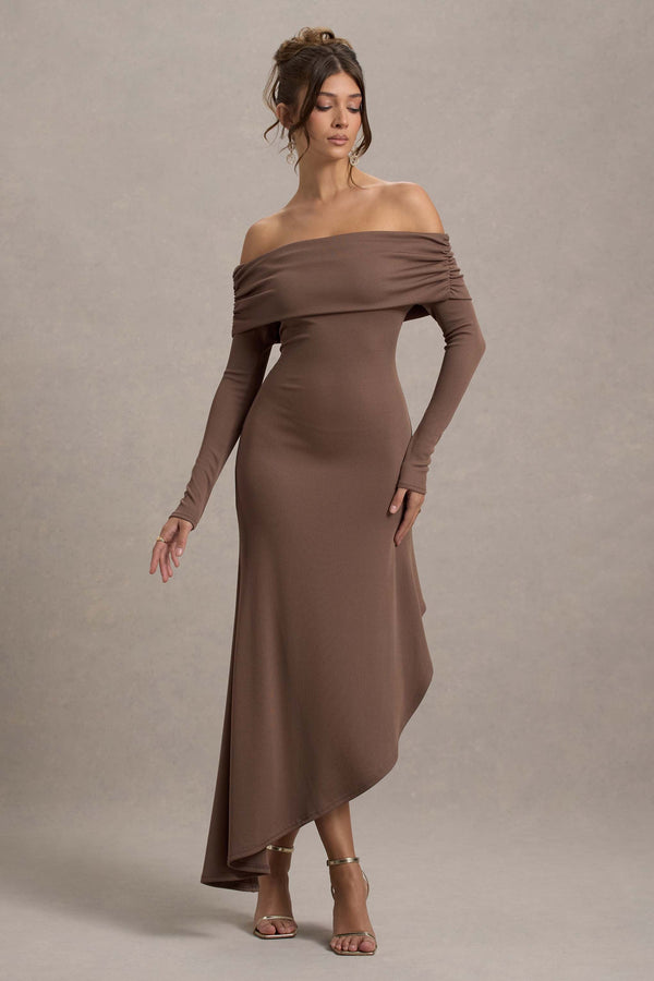Romina | Vestido maxi de punto de canalé color moka con escote Bardot y bajo asimétrico