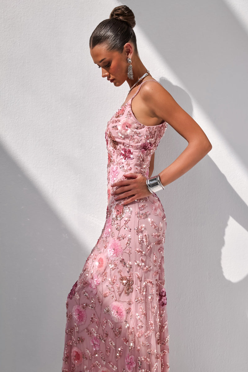 Gemini | Vestido largo rosa de tirantes con adornos