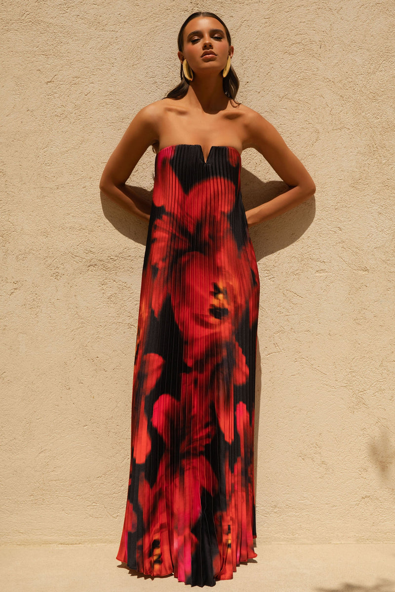 Bergamota | Vestido maxi de satén con estampado floral negro y rojo y escote corazón