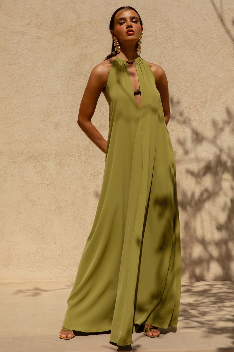 Zyon | Vestido largo verde de cuello alto con detalles de aberturas