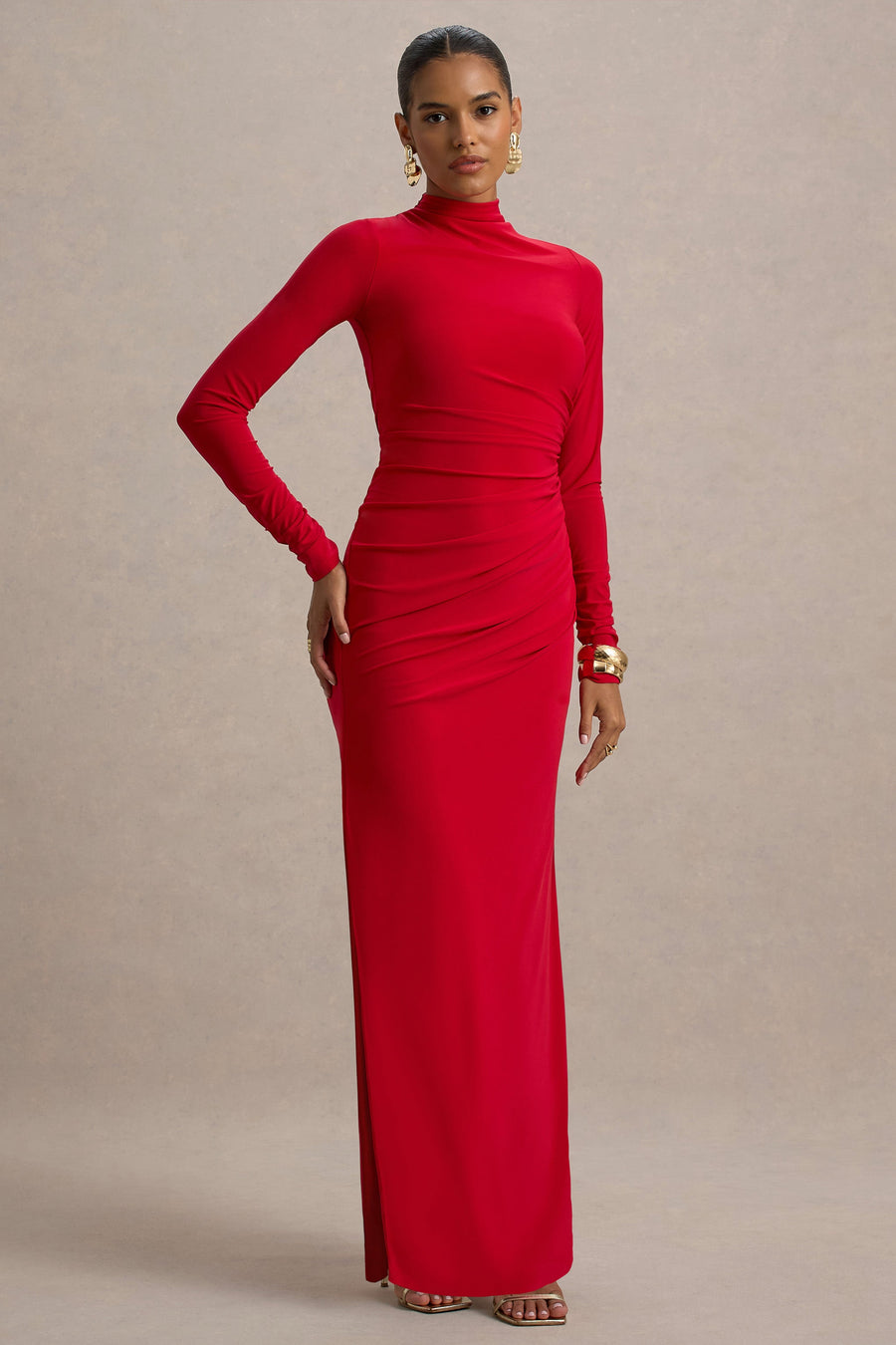 Alluring | Vestido largo rojo de cuello alto con detalles fruncidos