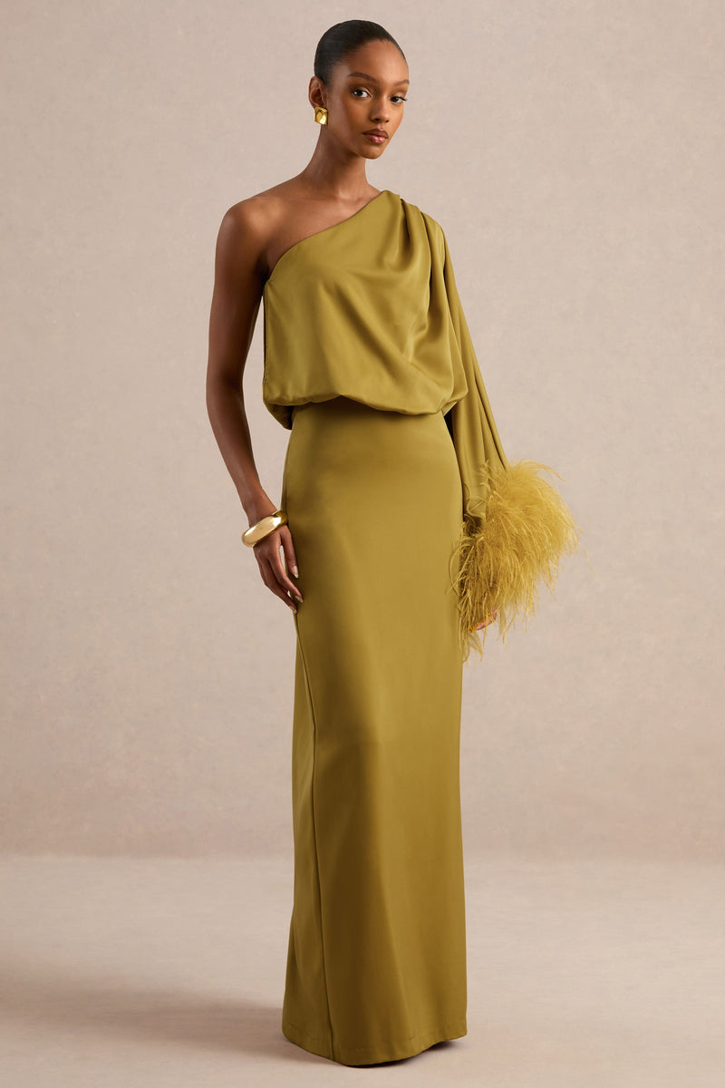 Felicity | Vestido maxi de satén verde oliva con escote asimétrico y detalles de plumas