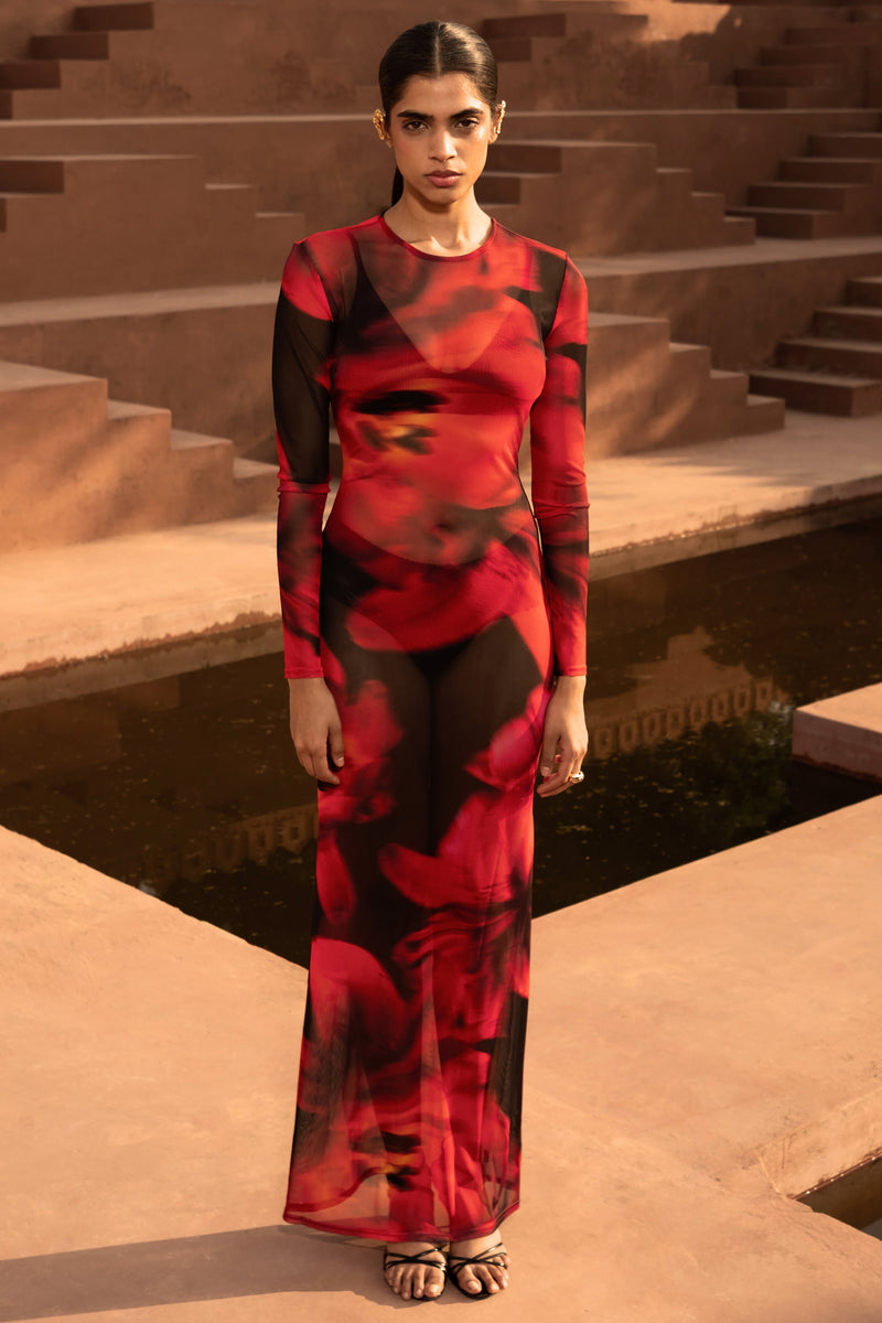 Marcy | Vestido largo de cuello alto con estampado floral rojo y negro