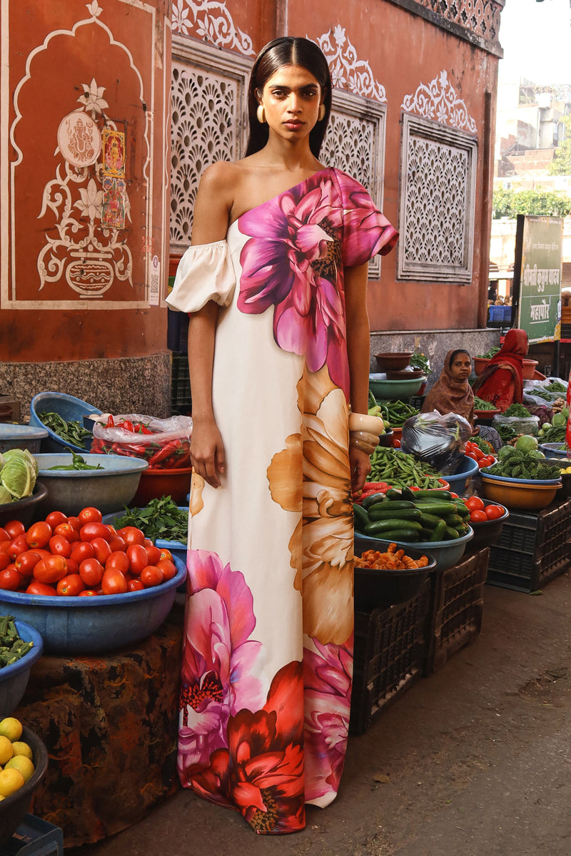 Anastasia | Vestido maxi con estampado floral multicolor grande y escote asimétrico