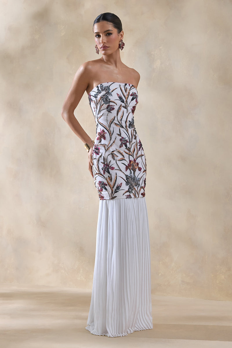 Denise | Vestido maxi color crema con lentejuelas florales, escote bandeau, detalles adornados, cintura baja y falda de malla