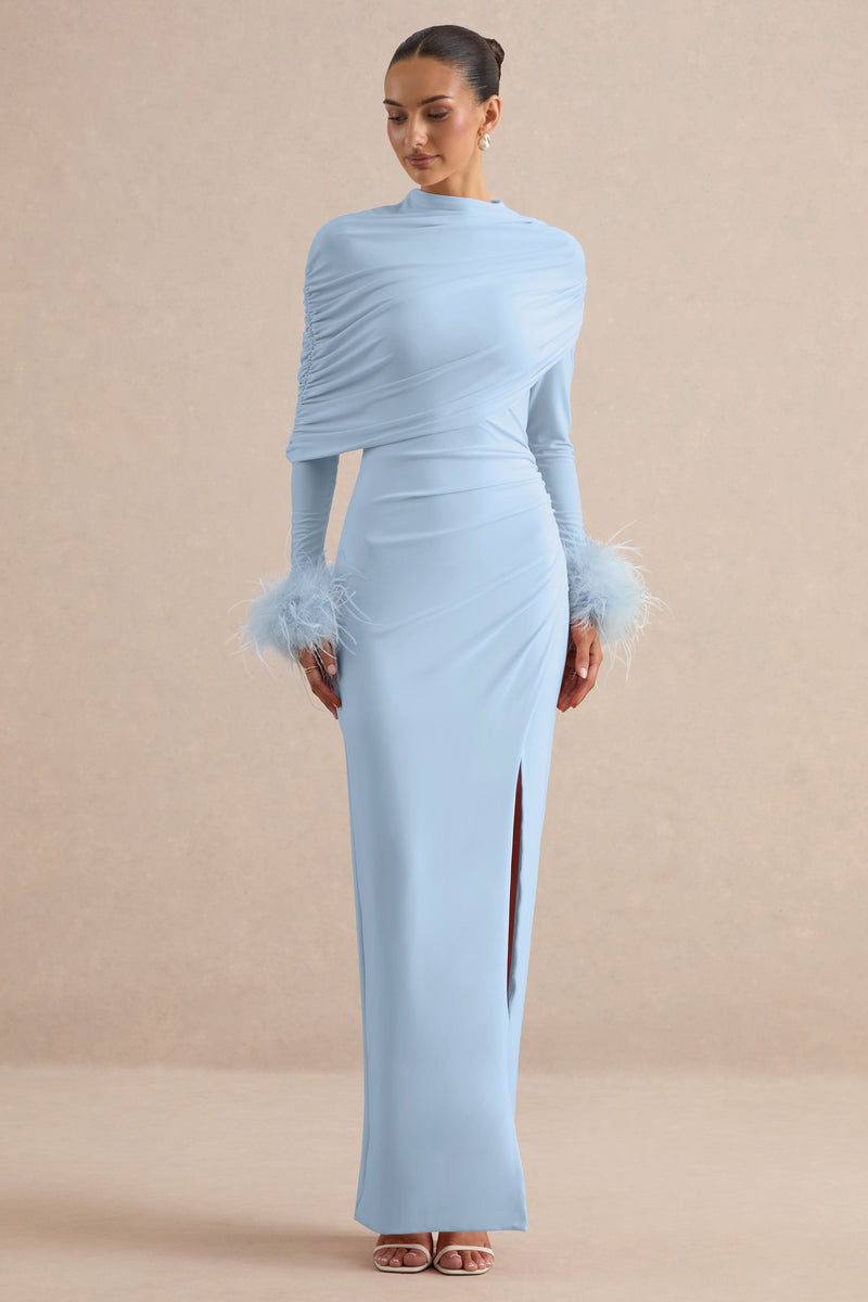 Gatsby | Vestido largo azul claro de cuello alto con puños de plumas