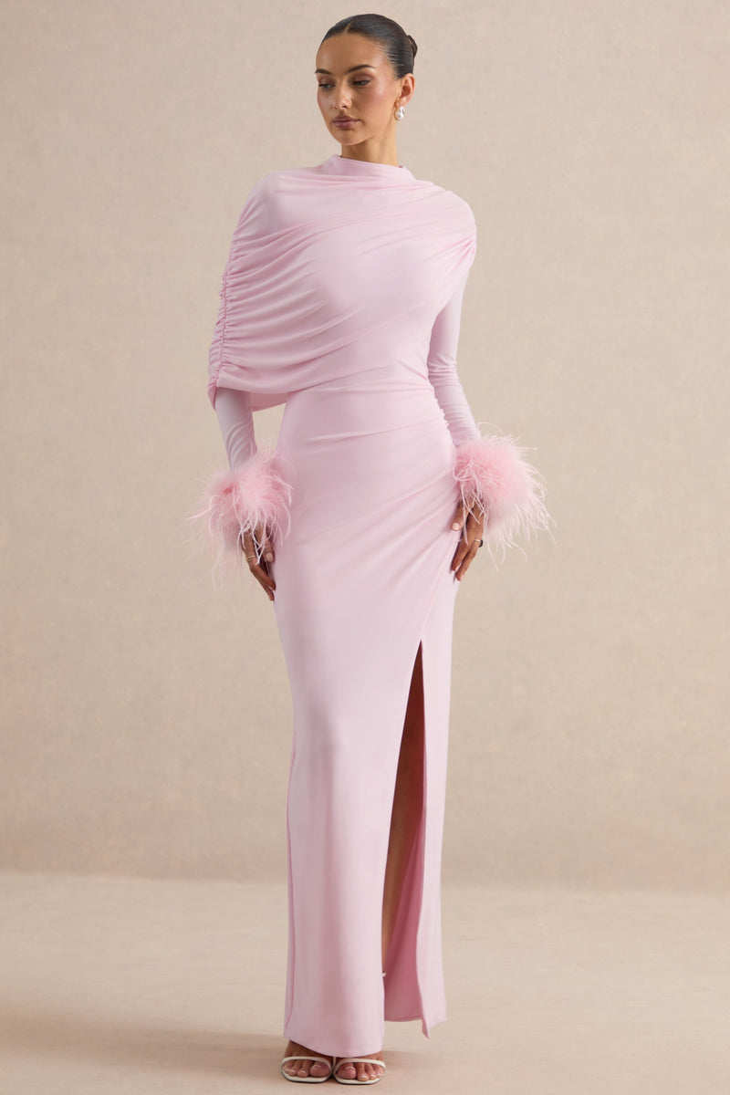 Gatsby | Vestido largo rosa claro de cuello alto con puños adornados con plumas