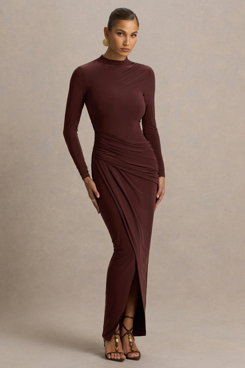 Zephyra | Vestido largo marrón de cuello alto y diseño envolvente