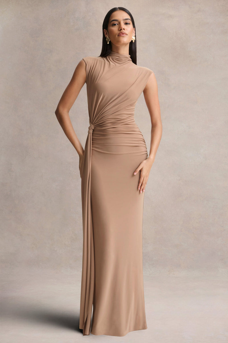 Solene | Vestido largo marrón de cuello alto con detalle envolvente y drapeado