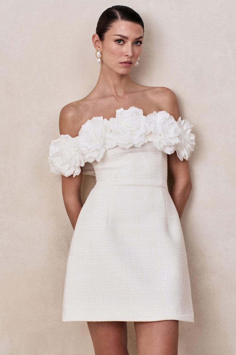Florinda | Mini vestido blanco de bouclé con estampado floral y escote Bardot