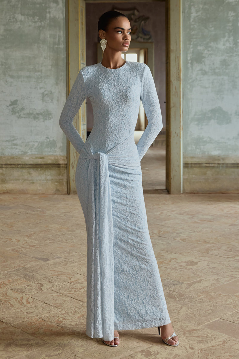 Evangela | Vestido maxi de encaje azul empolvado con cuello redondo y detalle envolvente
