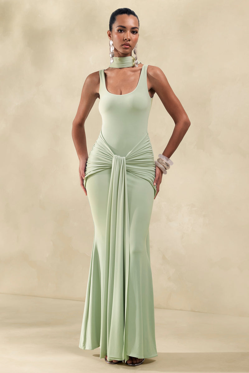 Solyra | Vestido maxi color menta con escote cuadrado, fajín y detalle de capa