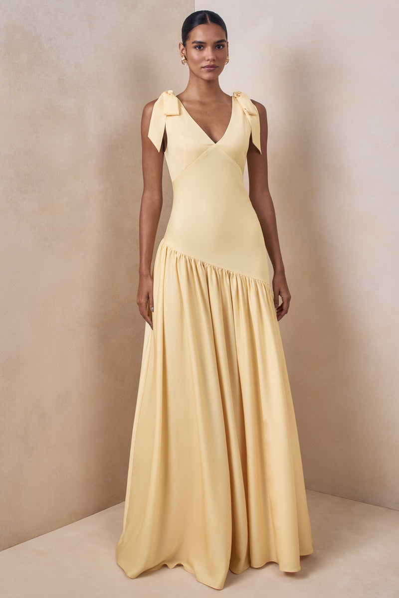 Cala | Vestido largo de satén mate color limón, con escote pronunciado y mangas con lazos