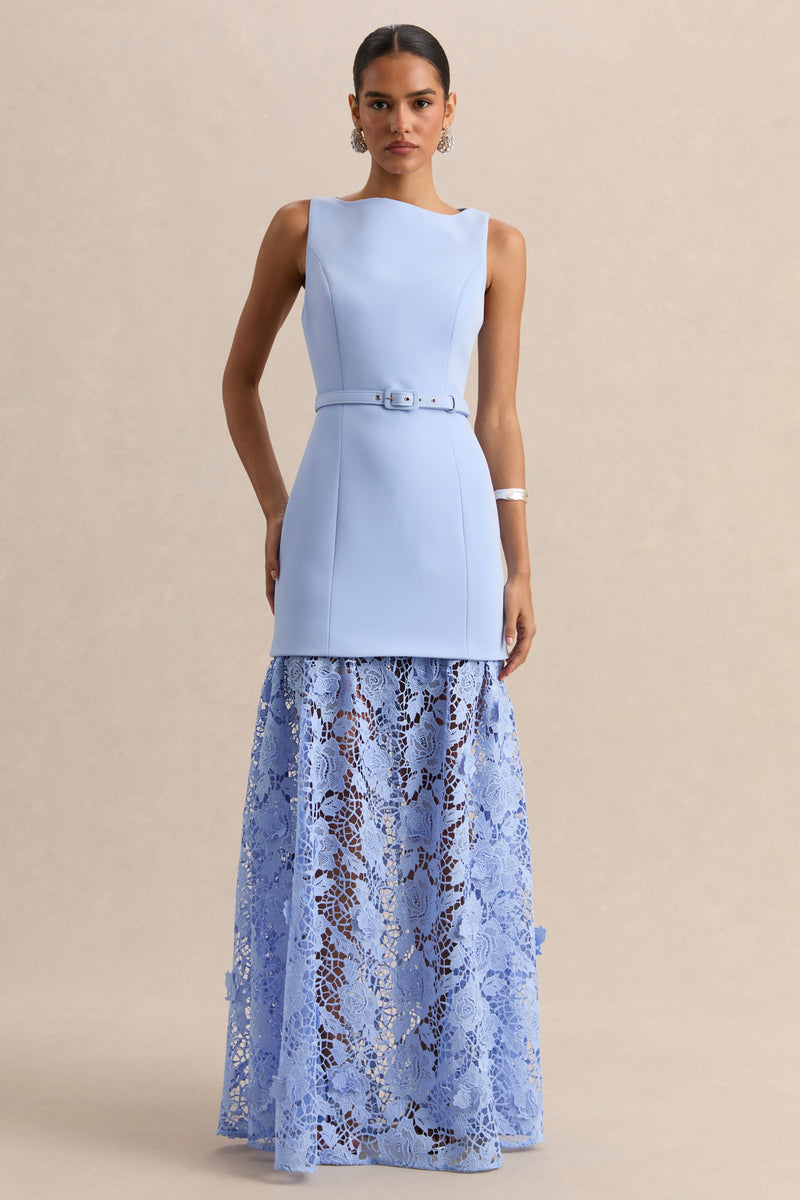 Verena | Vestido largo azul empolvado con escote barco, cinturón y falda de encaje