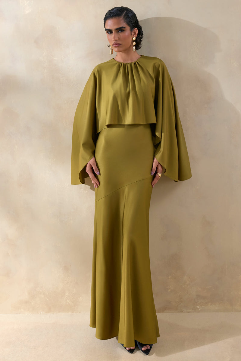 Vanthea | Vestido largo satinado verde oliva con cuello redondo y mangas tipo capa