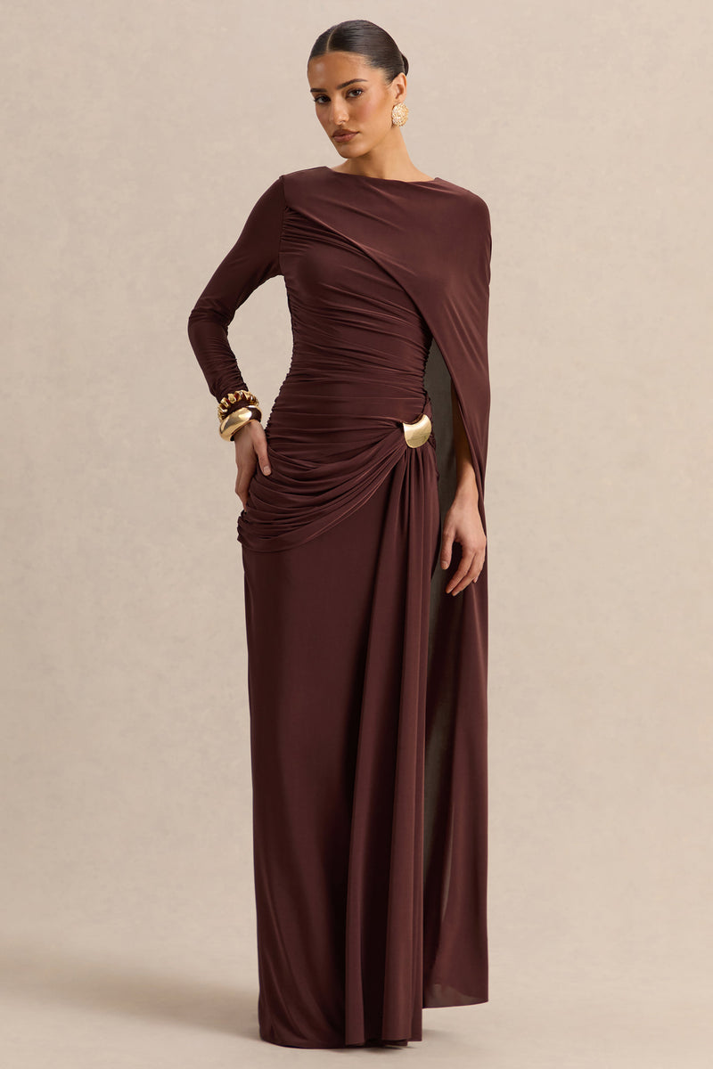 Orintha | Vestido largo marrón con escote con abertura, capa y detalles dorados