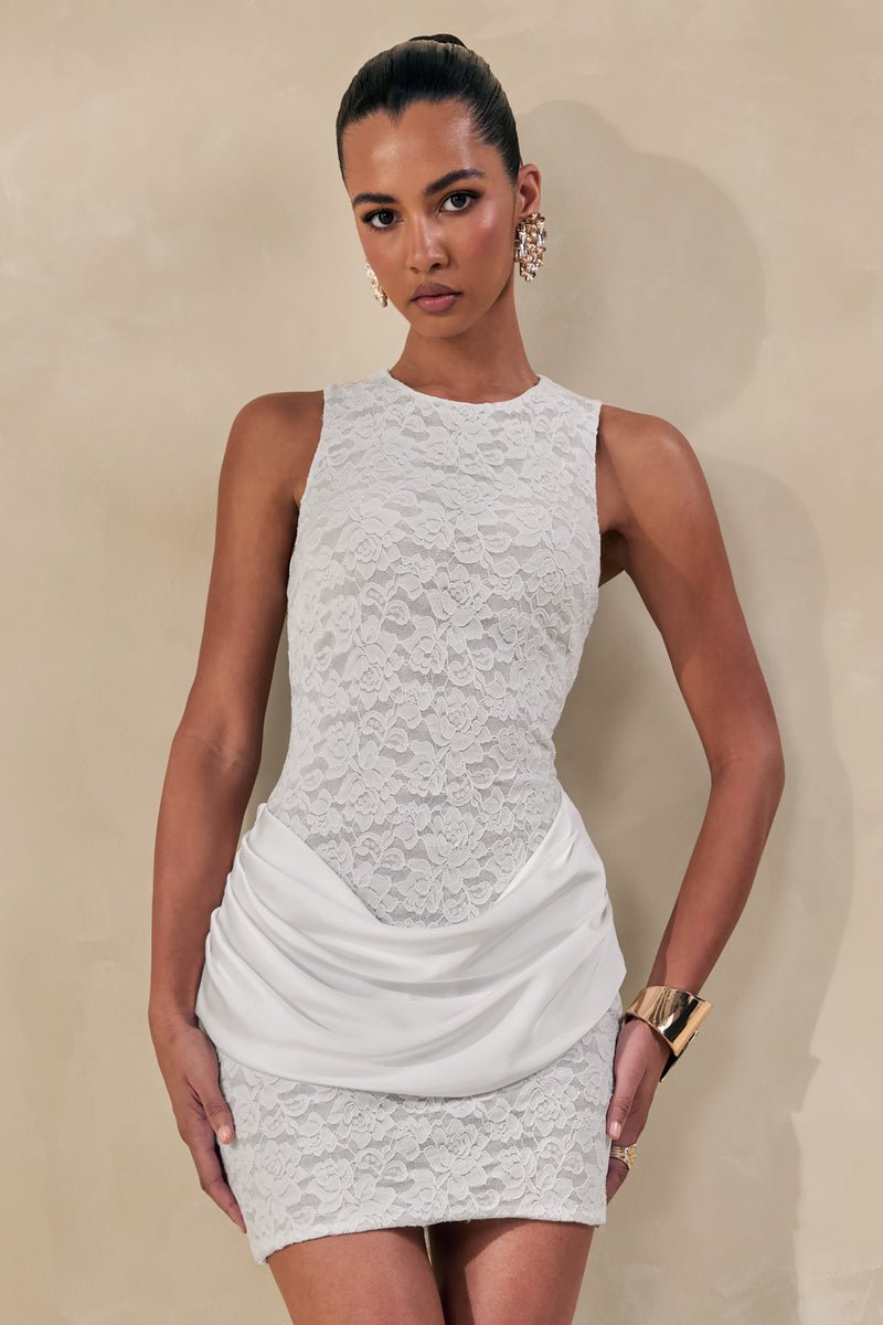 Setiana | Vestido mini blanco de encaje con cuello redondo y detalles drapeados