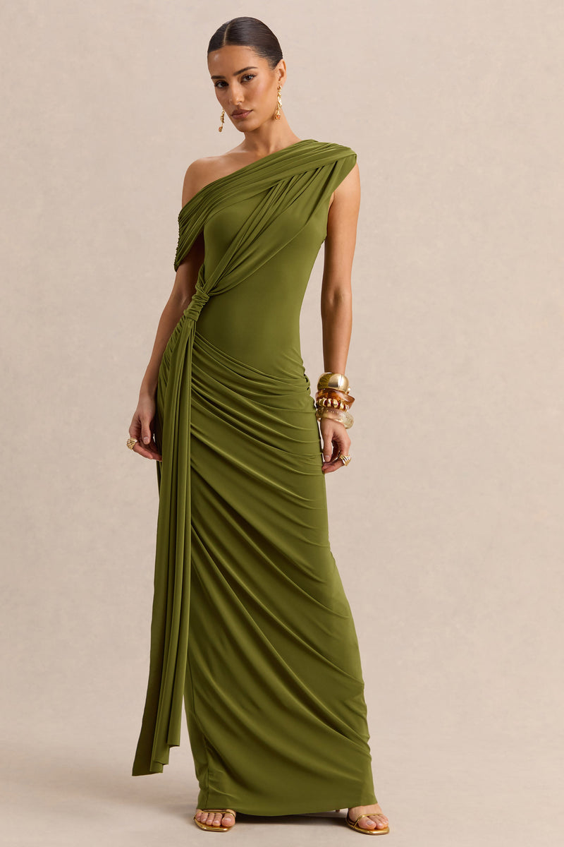 Avialee | Vestido largo verde de cuello asimétrico con detalles fruncidos y fajín