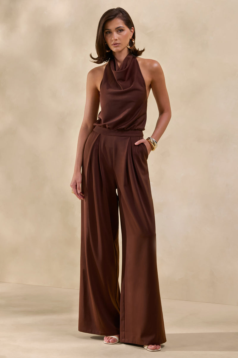 Elisra | Mono largo de satén marrón con cuello halter