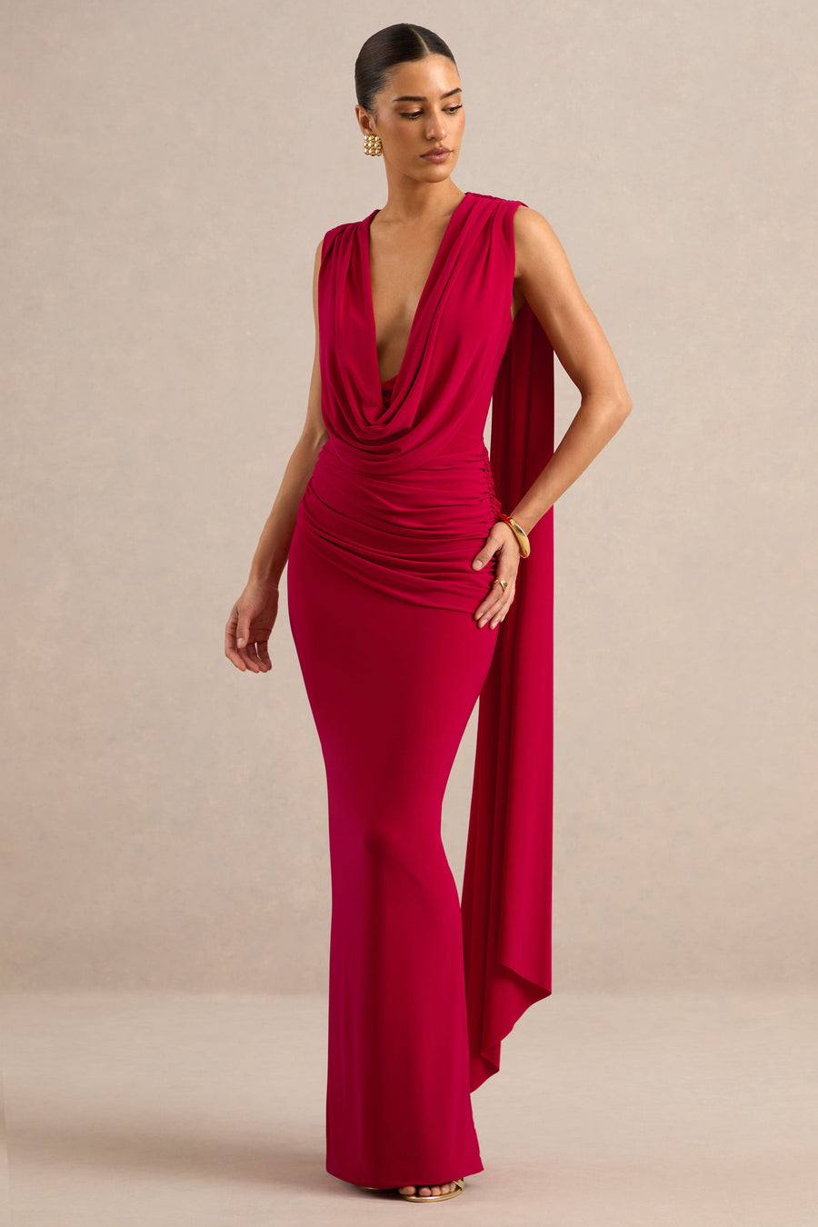 Aralyn | Vestido largo rojo con escote drapeado pronunciado y detalle de fajín