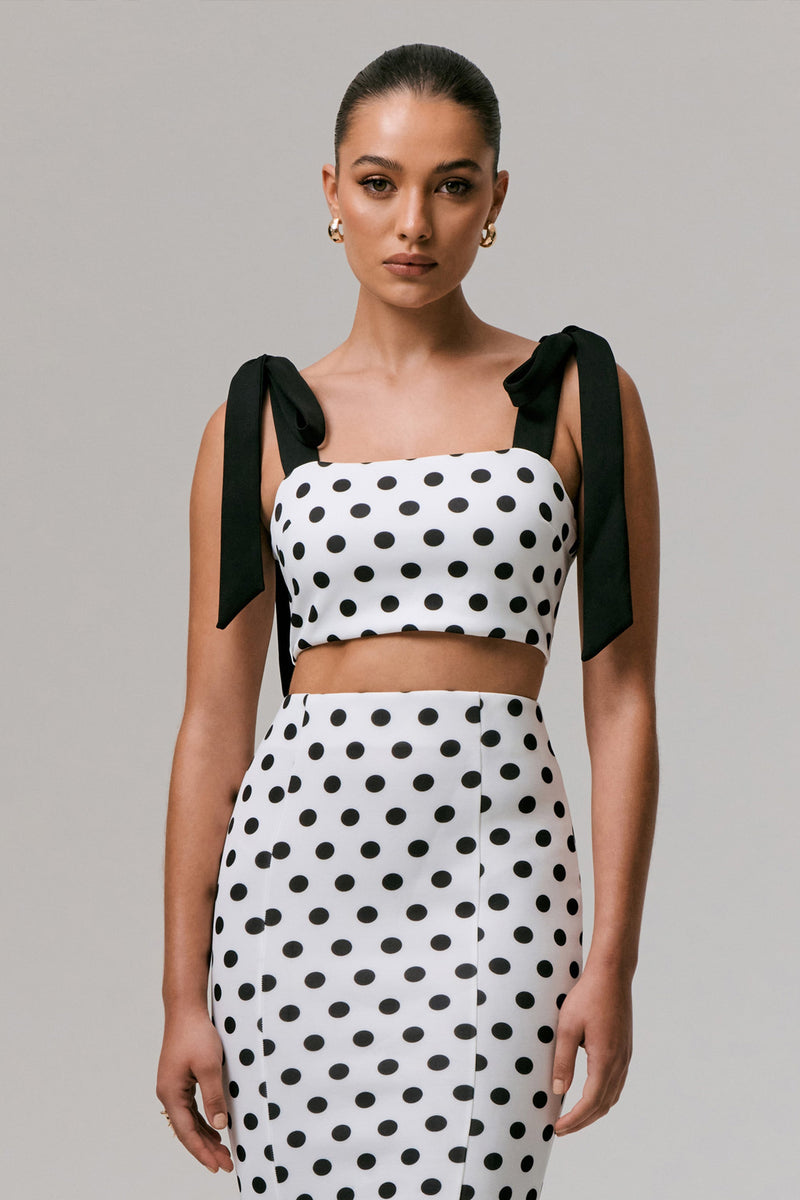 Phoebe | Top corto de lunares con tirantes negros y lazada